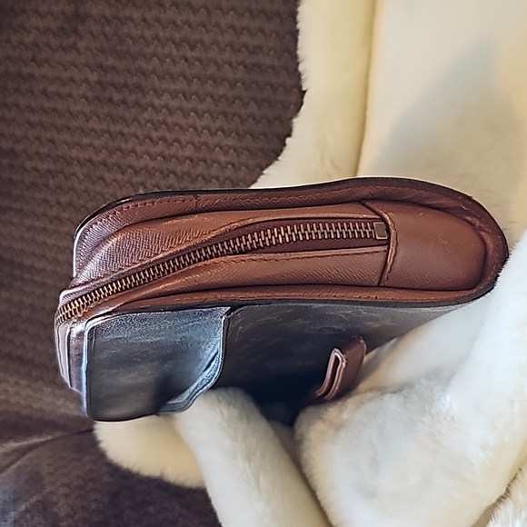 Louis Vuitton Orsay Clutch - Picture 4 of 11